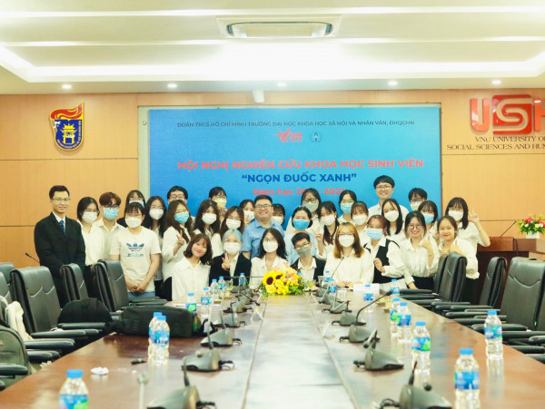 Tinh thần “Chuyển đổi số” của sinh viên Khoa học Xã hội và Nhân văn