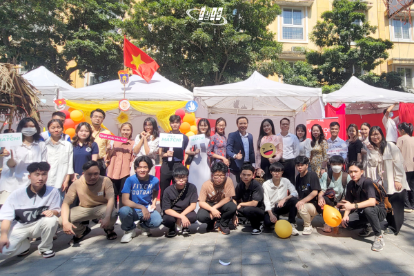 Sinh viên Flis tại ngày Hội “CẤT CÁNH - CHÀO TÂN SINH VIÊN K67”