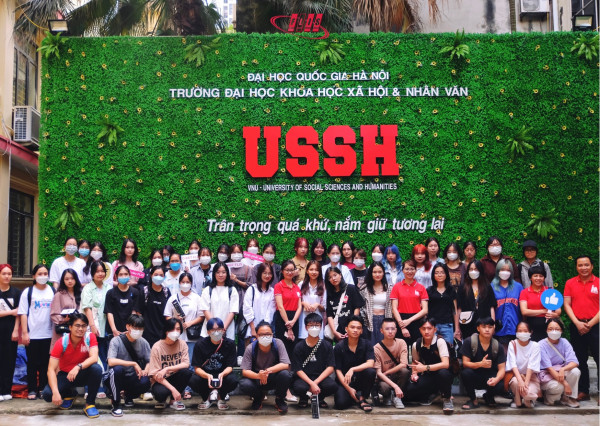 Khoa Thông tin - Thư viện chào đón Tân sinh viên K67: Vui tươi, trang trọng và nhân văn