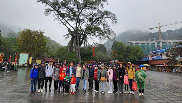 Du xuân đầu năm của tập thể cán bộ giảng viên Khoa Thông tin - Thư viện