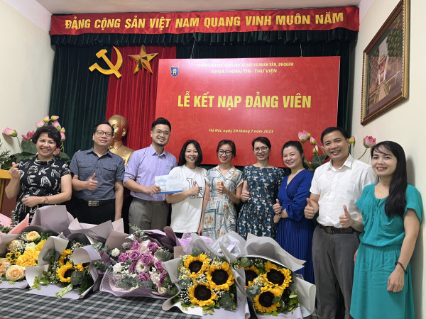 Công đoàn khoa trao thưởng cho thầy cô có công trình NCKH năm 2022 - 2023 và tổ chức sinh nhật