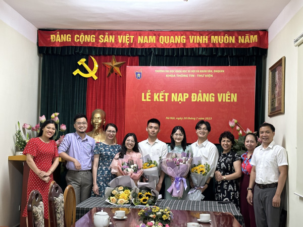 Lễ kết nạp Đảng viên mới Khoa Thông tin - Thư viện