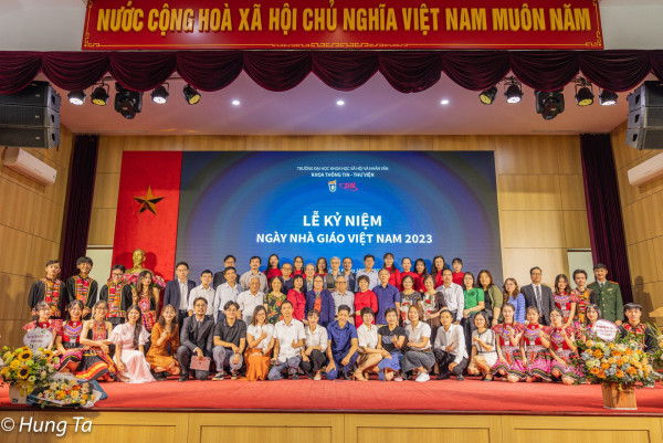 Tôn vinh và tri ân công lao thầy cô giáo - những người có vai trò quan trọng trong việc giáo dục và đào tạo thế hệ trẻ