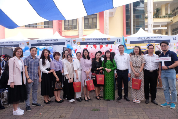USSH Job Fair 2024 - Cơ hội kết nối sinh viên Khoa Thông tin - Thư viện với nhà tuyển dụng