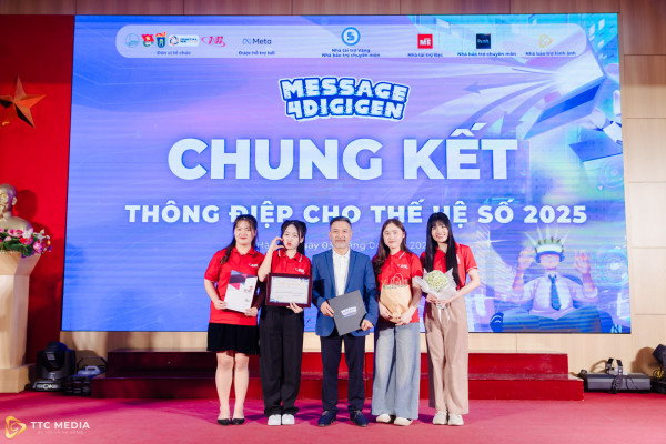 Đội thi Astronova AI Khoa Thông tin - Thư viện xuất sắc giành giải ba chung cuộc