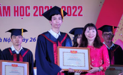Chúc mừng thủ khoa đầu ra ngành Quản lý thông tin