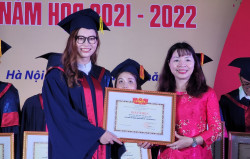 Chúc mừng thủ khoa đầu ra ngành Thông tin Thư viện