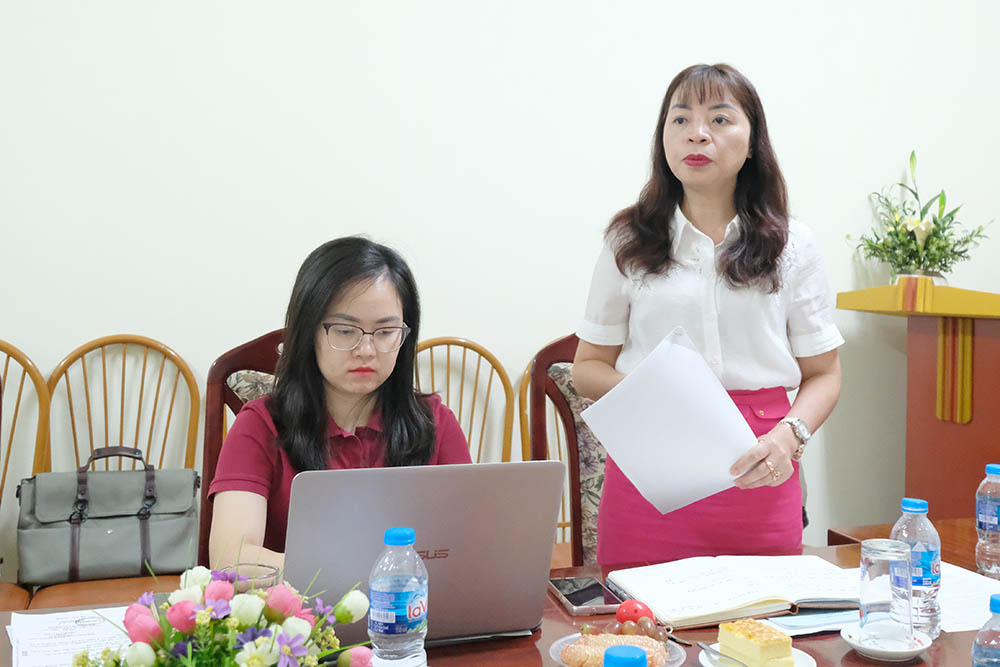 4 Dong chi Dang Thi Thu Huong Uy vien thuong vu Pho hieu truong