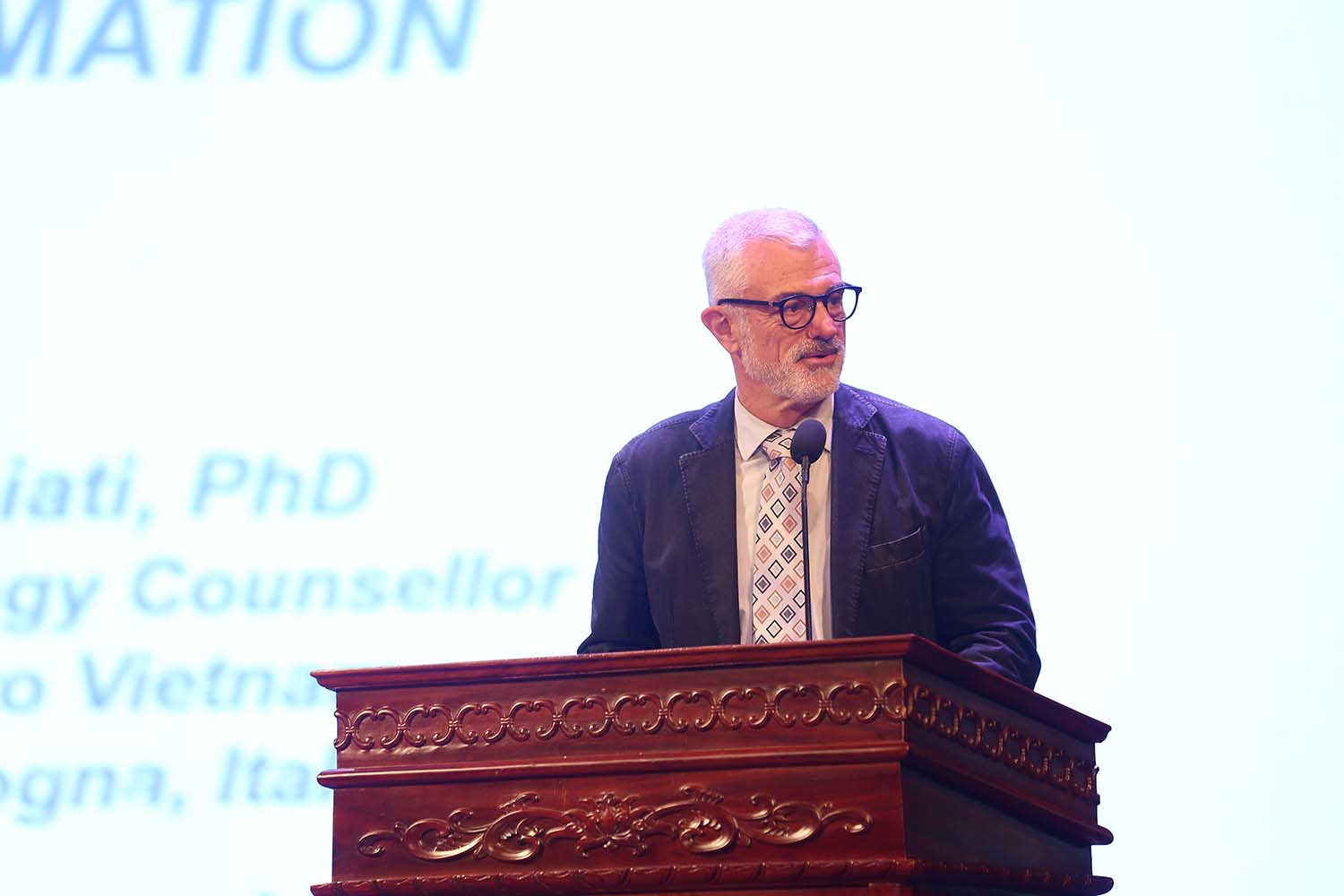 Giáo sư Prof. Marco Abbiati phát biểu tại Hội thảo